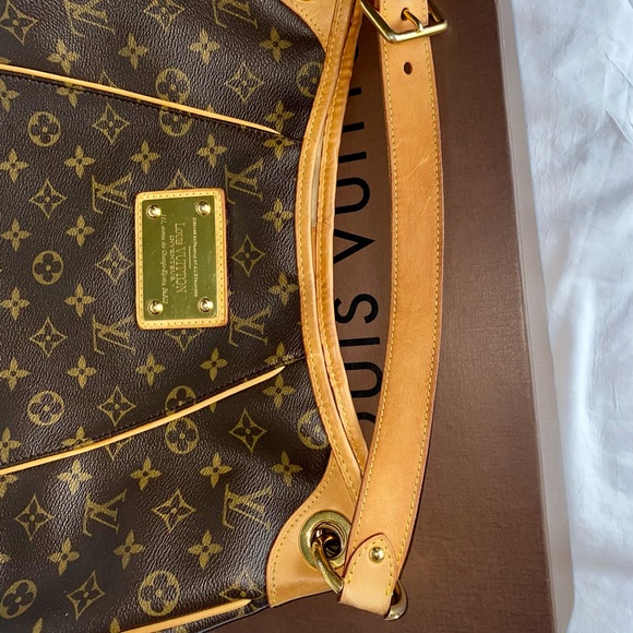 SOLD…. AUTHETIC Louis Vuitton Monogram Galliera PM - Picture 3 of 14
